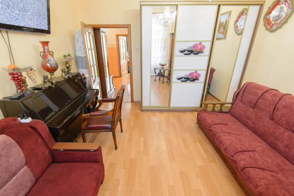 Продам трехкомнатную (3-комн.) квартиру, Туполева ул, 9/2, Ростов-на-Дону г