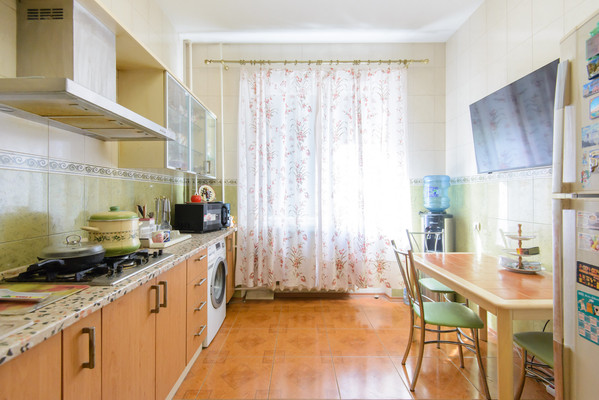 Продам трехкомнатную (3-комн.) квартиру, Туполева ул, 9/2, Ростов-на-Дону г