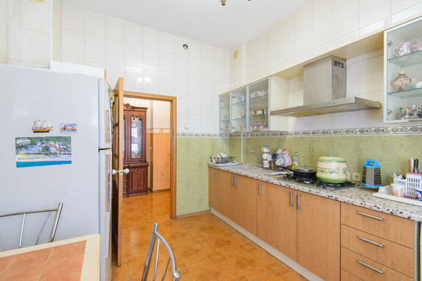 Продам трехкомнатную (3-комн.) квартиру, Туполева ул, 9/2, Ростов-на-Дону г
