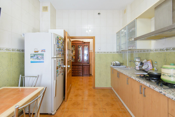 Продам трехкомнатную (3-комн.) квартиру, Туполева ул, 9/2, Ростов-на-Дону г