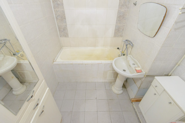 Продам трехкомнатную (3-комн.) квартиру, Туполева ул, 9/2, Ростов-на-Дону г