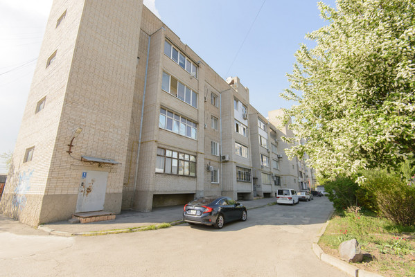 Продам трехкомнатную (3-комн.) квартиру, Туполева ул, 9/2, Ростов-на-Дону г