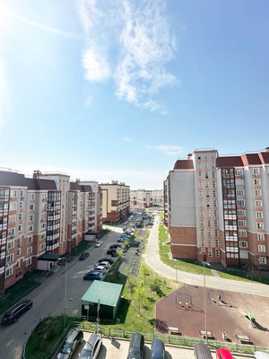 Продам трехкомнатную (3-комн.) квартиру, Солнечный б-р, 7, Лопатино рп