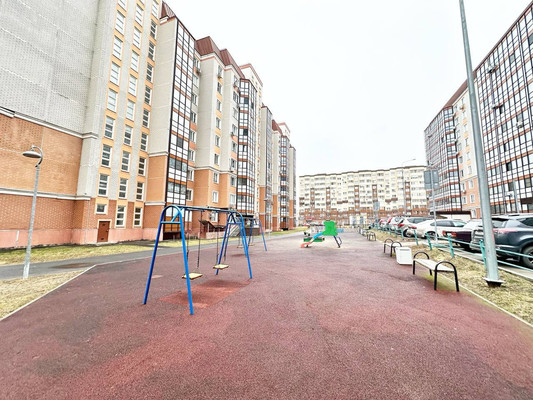 Продам трехкомнатную (3-комн.) квартиру, Солнечный б-р, 7, Лопатино рп