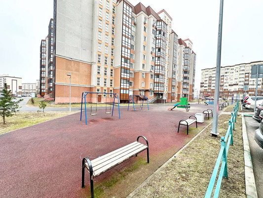 Продам трехкомнатную (3-комн.) квартиру, Солнечный б-р, 7, Лопатино рп