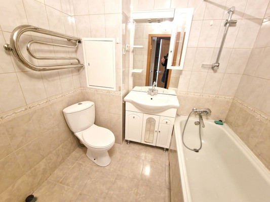 Продам однокомнатную (1-комн.) квартиру, Грекова ул, 11, Москва г