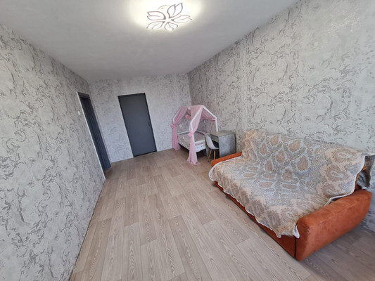 Продам трехкомнатную (3-комн.) квартиру, Почтовая ул, 15к2, Комсомольск-на-Амуре г