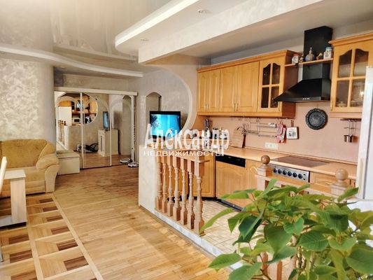 Продам двухкомнатную (2-комн.) квартиру, Выборгское ш, 5к1, Санкт-Петербург г