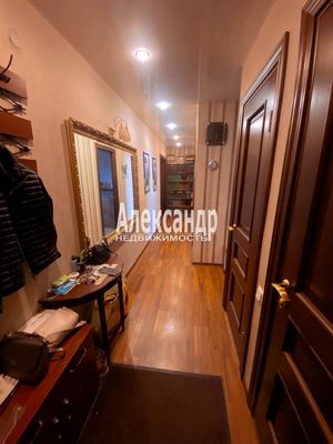 Продам трехкомнатную (3-комн.) квартиру, Ленина пр-кт, 28, Кириши г