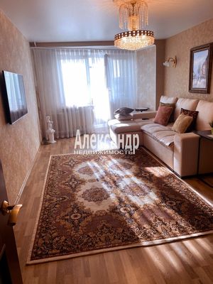 Продам трехкомнатную (3-комн.) квартиру, Ленина пр-кт, 28, Кириши г