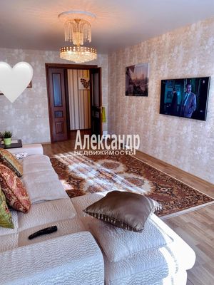 Продам трехкомнатную (3-комн.) квартиру, Ленина пр-кт, 28, Кириши г