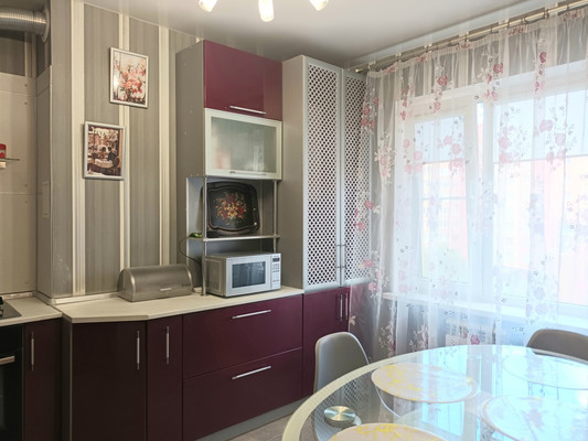 Продам трехкомнатную (3-комн.) квартиру, Северная Звезда ул, 7к1, Батайск г