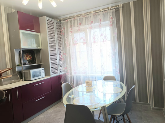 Продам трехкомнатную (3-комн.) квартиру, Северная Звезда ул, 7к1, Батайск г