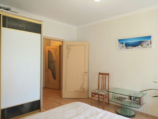 Продам трехкомнатную (3-комн.) квартиру, Северная Звезда ул, 7к1, Батайск г