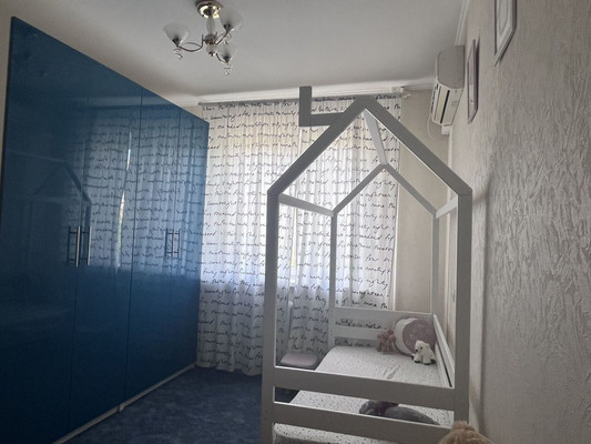 Продам трехкомнатную (3-комн.) квартиру, 2-я Краснодарская ул, 86, Ростов-на-Дону г