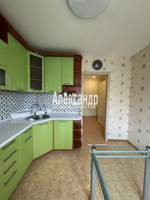 Продам трехкомнатную (3-комн.) квартиру, Щербакова ул, 4/18, Санкт-Петербург г