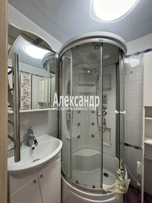 Продам трехкомнатную (3-комн.) квартиру, Щербакова ул, 4/18, Санкт-Петербург г