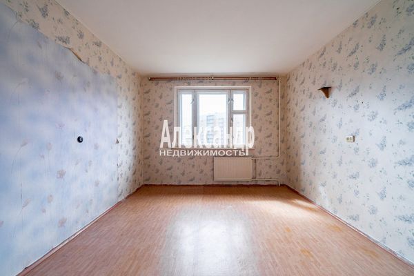 Продам трехкомнатную (3-комн.) квартиру, Новоколомяжский пр-кт, 12к3, Санкт-Петербург г