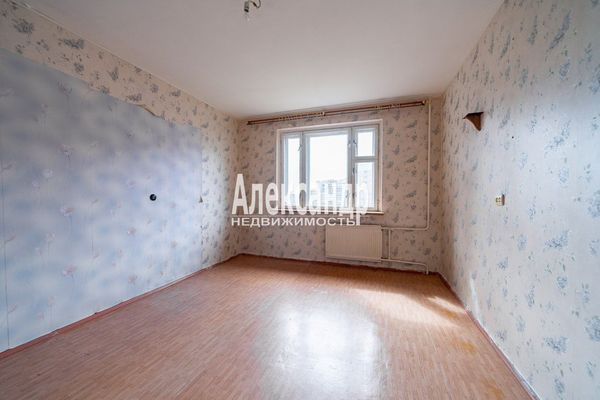 Продам трехкомнатную (3-комн.) квартиру, Новоколомяжский пр-кт, 12к3, Санкт-Петербург г