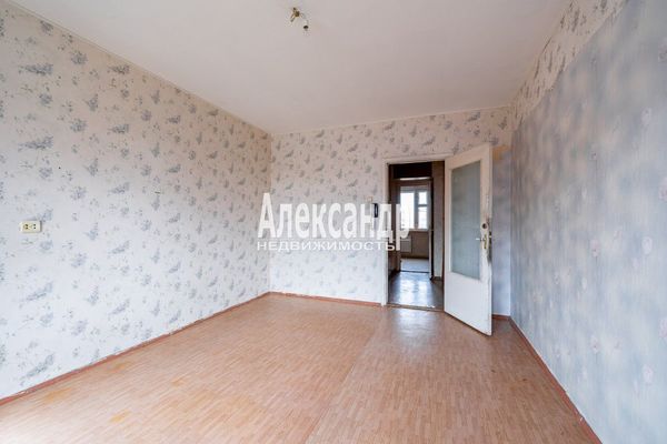Продам трехкомнатную (3-комн.) квартиру, Новоколомяжский пр-кт, 12к3, Санкт-Петербург г