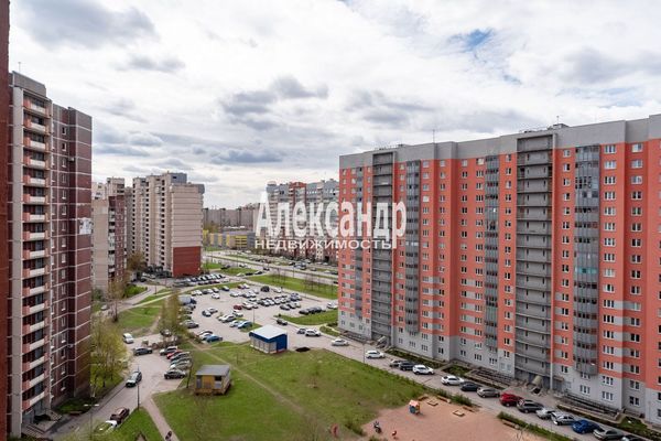 Продам трехкомнатную (3-комн.) квартиру, Новоколомяжский пр-кт, 12к3, Санкт-Петербург г