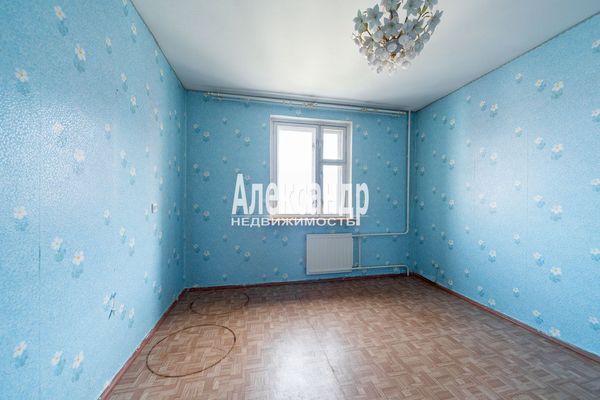 Продам трехкомнатную (3-комн.) квартиру, Новоколомяжский пр-кт, 12к3, Санкт-Петербург г