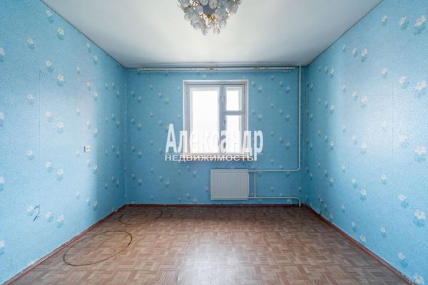 Продам трехкомнатную (3-комн.) квартиру, Новоколомяжский пр-кт, 12к3, Санкт-Петербург г