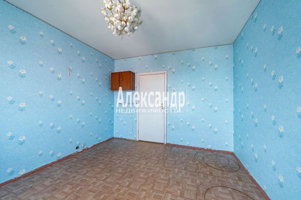 Продам трехкомнатную (3-комн.) квартиру, Новоколомяжский пр-кт, 12к3, Санкт-Петербург г