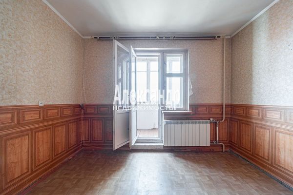 Продам трехкомнатную (3-комн.) квартиру, Новоколомяжский пр-кт, 12к3, Санкт-Петербург г