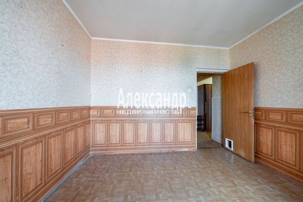 Продам трехкомнатную (3-комн.) квартиру, Новоколомяжский пр-кт, 12к3, Санкт-Петербург г