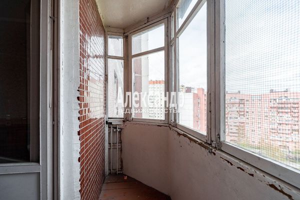 Продам трехкомнатную (3-комн.) квартиру, Новоколомяжский пр-кт, 12к3, Санкт-Петербург г