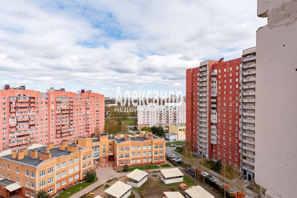 Продам трехкомнатную (3-комн.) квартиру, Новоколомяжский пр-кт, 12к3, Санкт-Петербург г