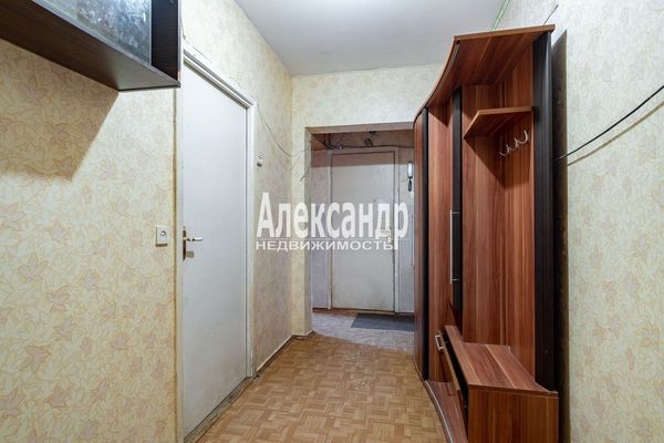 Продам трехкомнатную (3-комн.) квартиру, Новоколомяжский пр-кт, 12к3, Санкт-Петербург г