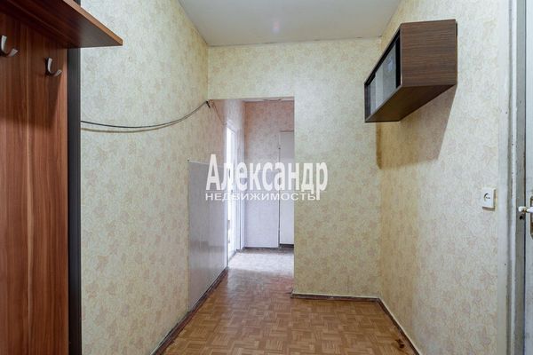 Продам трехкомнатную (3-комн.) квартиру, Новоколомяжский пр-кт, 12к3, Санкт-Петербург г
