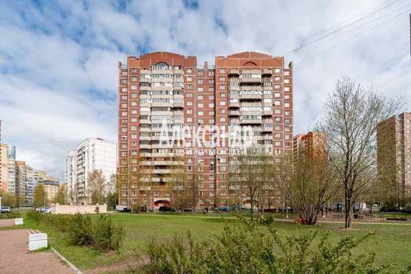 Продам трехкомнатную (3-комн.) квартиру, Новоколомяжский пр-кт, 12к3, Санкт-Петербург г