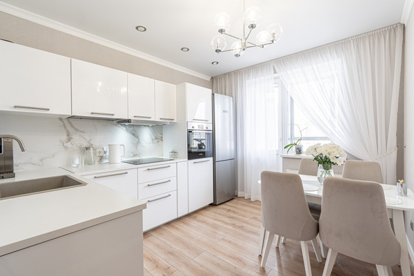 Продам двухкомнатную (2-комн.) квартиру, Победы пр-кт, 139ак2, Казань г