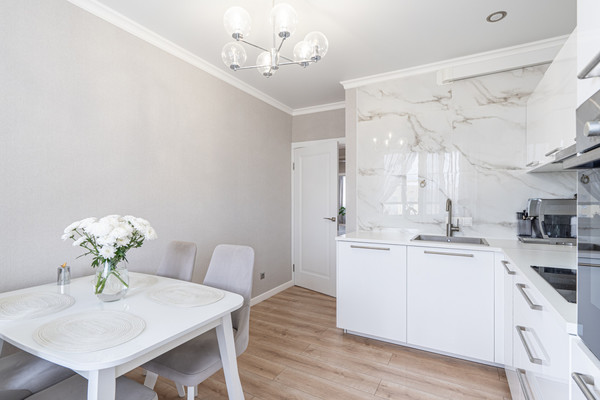 Продам двухкомнатную (2-комн.) квартиру, Победы пр-кт, 139ак2, Казань г