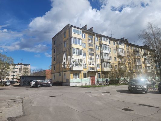 Продам двухкомнатную (2-комн.) квартиру, Калинина ул, 23, Приозерск г