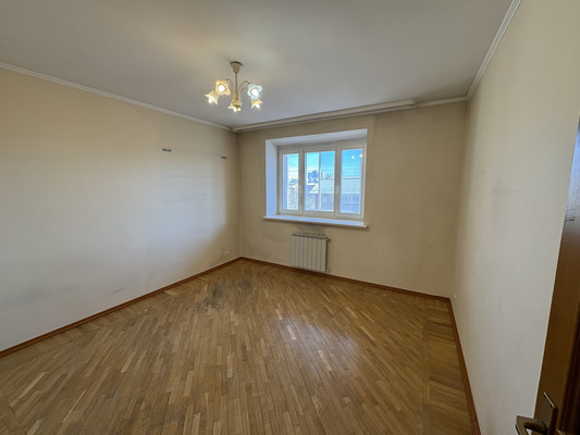 Продам трехкомнатную (3-комн.) квартиру, Гоголя ул, 38, Иркутск г
