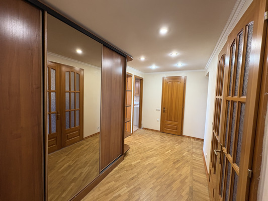 Продам трехкомнатную (3-комн.) квартиру, Гоголя ул, 38, Иркутск г