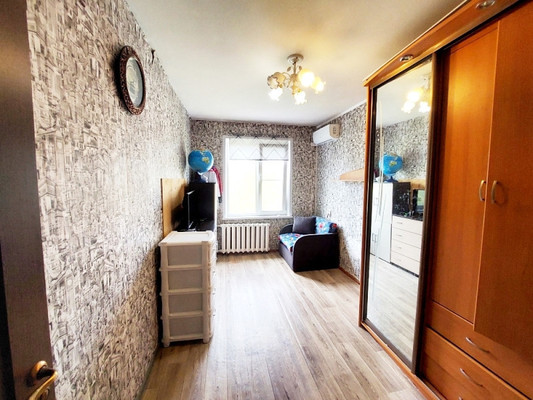 Продам двухкомнатную (2-комн.) квартиру, Кулахметова ул, 14, Казань г