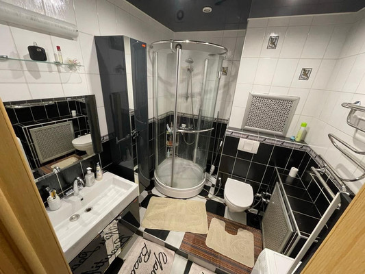 Продам трехкомнатную (3-комн.) квартиру, Верности ул, 13а, Санкт-Петербург г