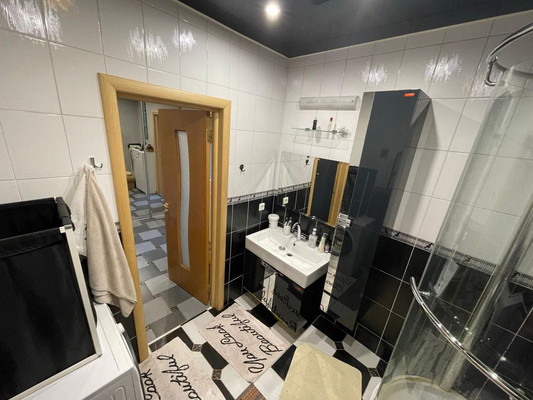 Продам трехкомнатную (3-комн.) квартиру, Верности ул, 13а, Санкт-Петербург г