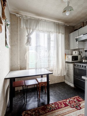 Продам двухкомнатную (2-комн.) квартиру, Новосибирская ул, 6к1, Москва г