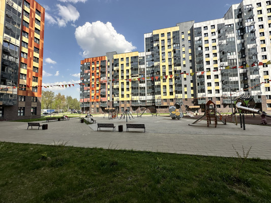 Продам однокомнатную (1-комн.) квартиру, Победы ул, 1к4, Десна д