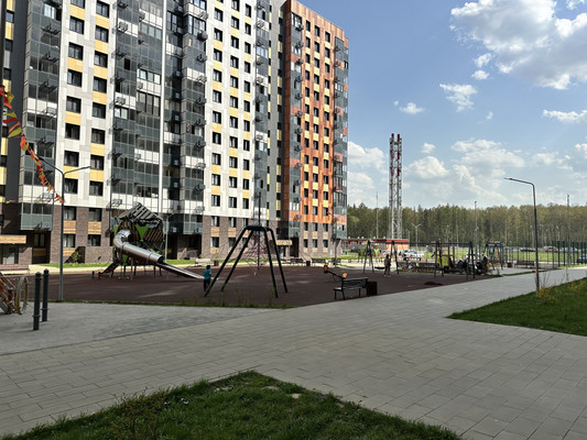 Продам однокомнатную (1-комн.) квартиру, Победы ул, 1к4, Десна д