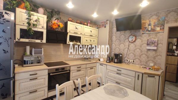 Продам двухкомнатную (2-комн.) квартиру, Загородная ул, 43к5, Колпино г