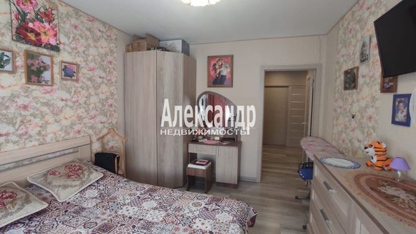 Продам двухкомнатную (2-комн.) квартиру, Загородная ул, 43к5, Колпино г