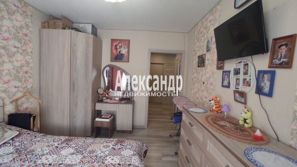 Продам двухкомнатную (2-комн.) квартиру, Загородная ул, 43к5, Колпино г