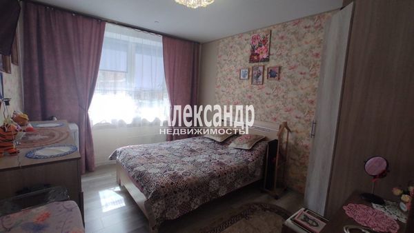 Продам двухкомнатную (2-комн.) квартиру, Загородная ул, 43к5, Колпино г